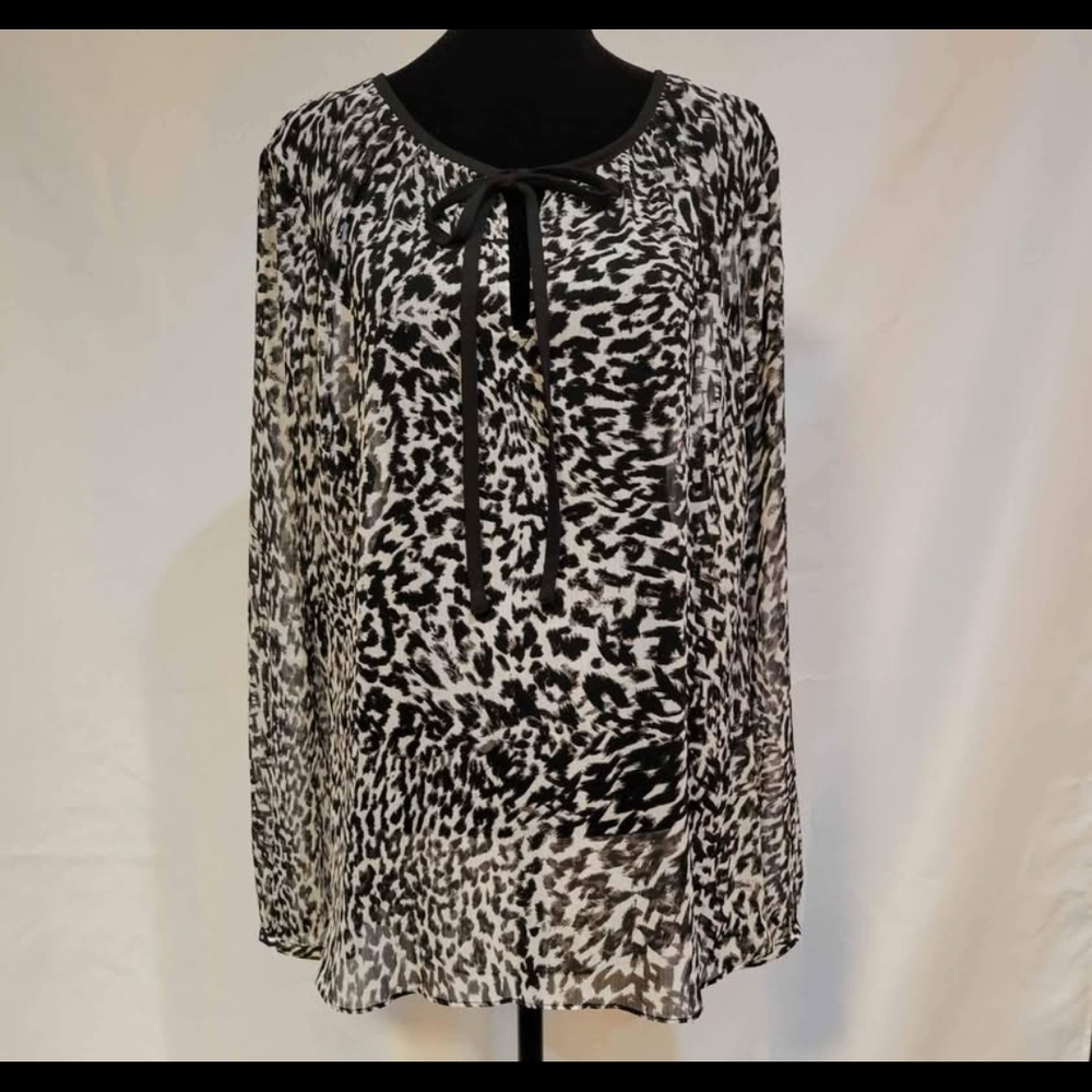 a.n.a Black and White Long Sleeve Tie Front Blouse